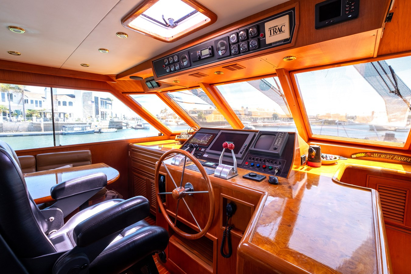 https://arconyachts.ams3.digitaloceanspaces.com/120648/conversions/large_4770929-optimize.jpg