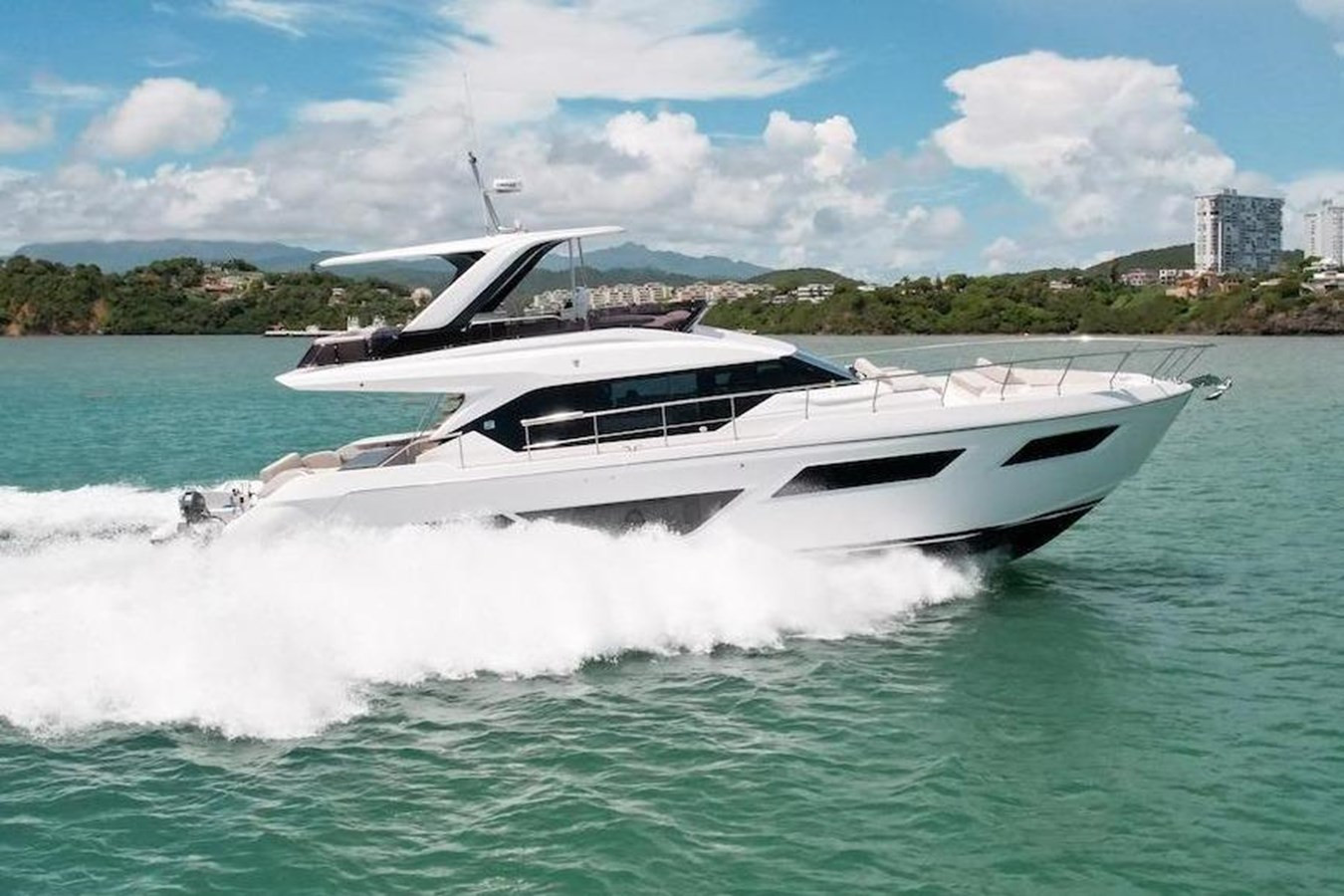https://arconyachts.ams3.digitaloceanspaces.com/120694/conversions/large_4803614-optimize.jpg