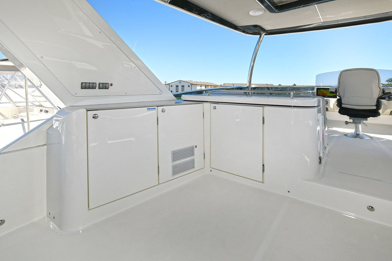https://arconyachts.ams3.digitaloceanspaces.com/120710/conversions/large_4760008-optimize.jpg