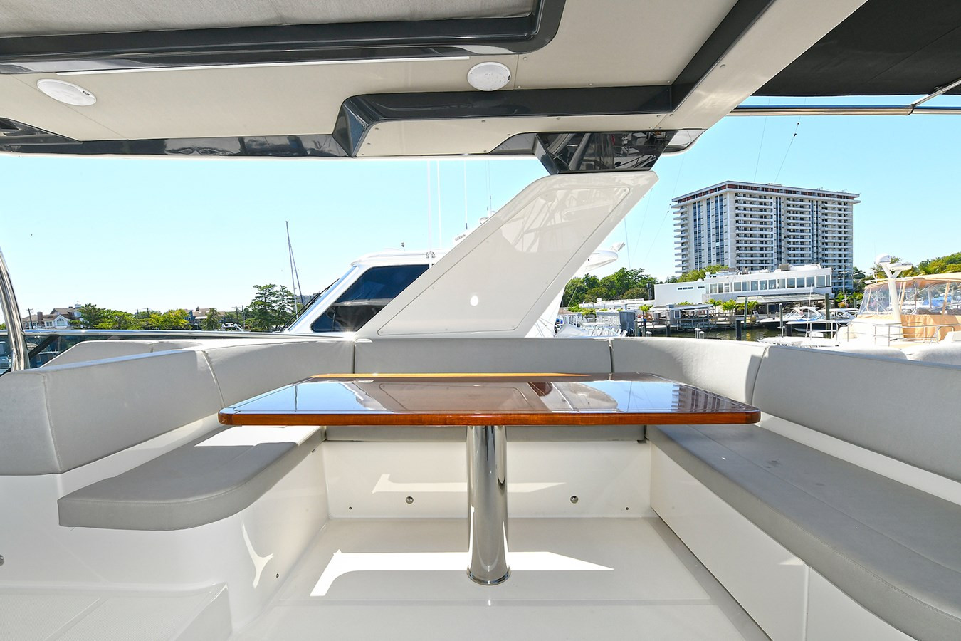 https://arconyachts.ams3.digitaloceanspaces.com/120718/conversions/large_4760011-optimize.jpg