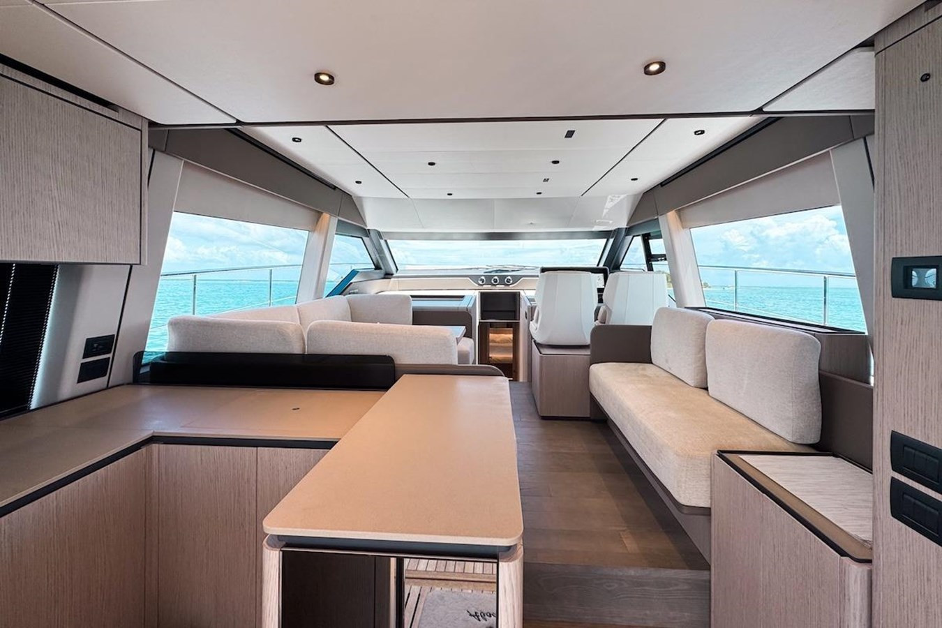 https://arconyachts.ams3.digitaloceanspaces.com/120727/conversions/large_4803629-optimize.jpg
