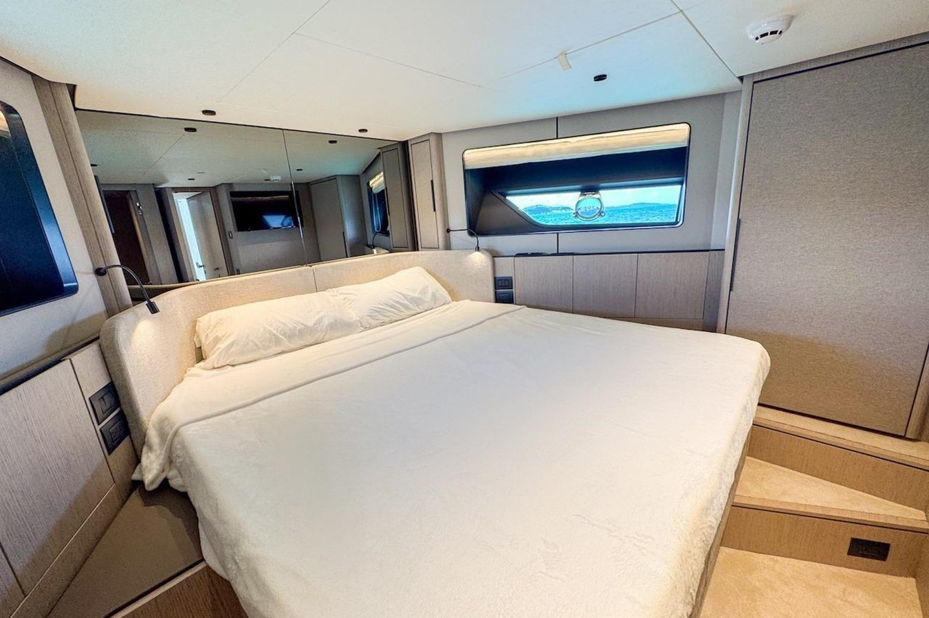 https://arconyachts.ams3.digitaloceanspaces.com/120740/conversions/large_4803641-optimize.jpg