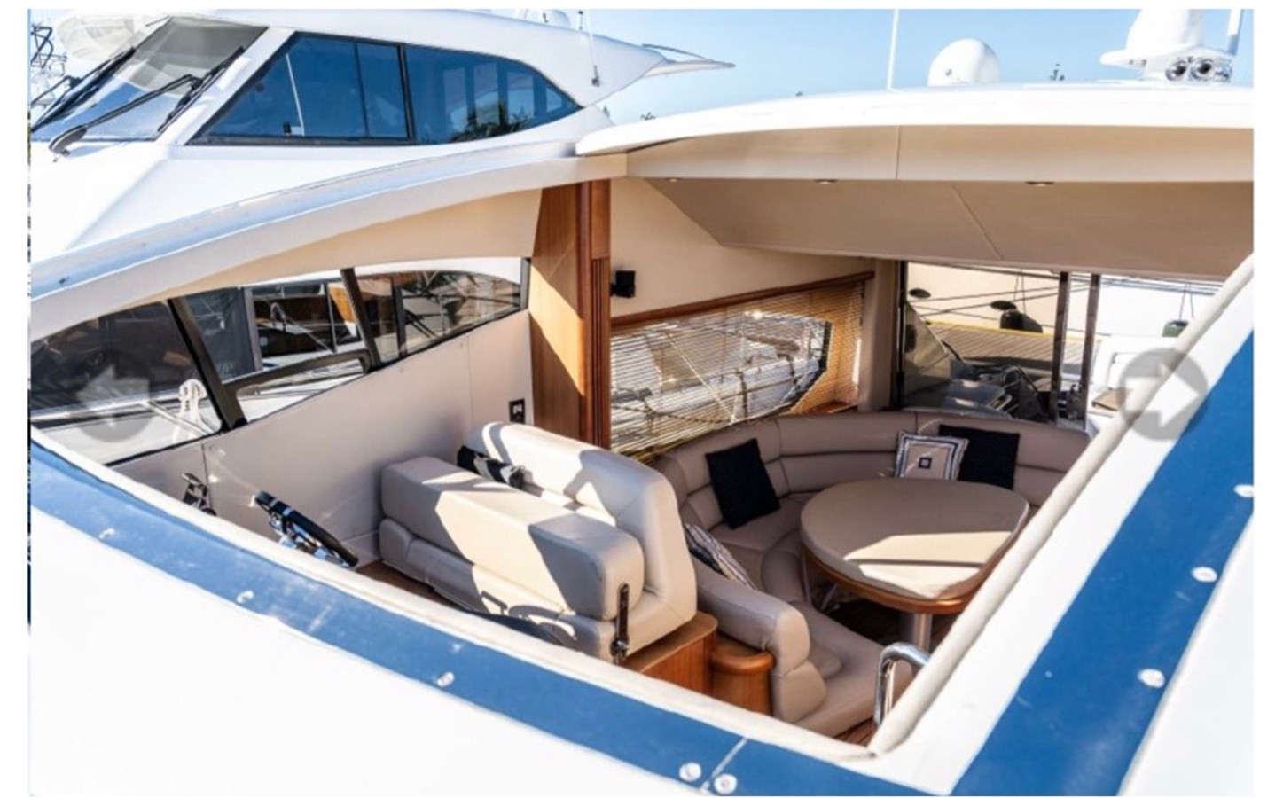 https://arconyachts.ams3.digitaloceanspaces.com/120804/conversions/large_3545058-optimize.jpg