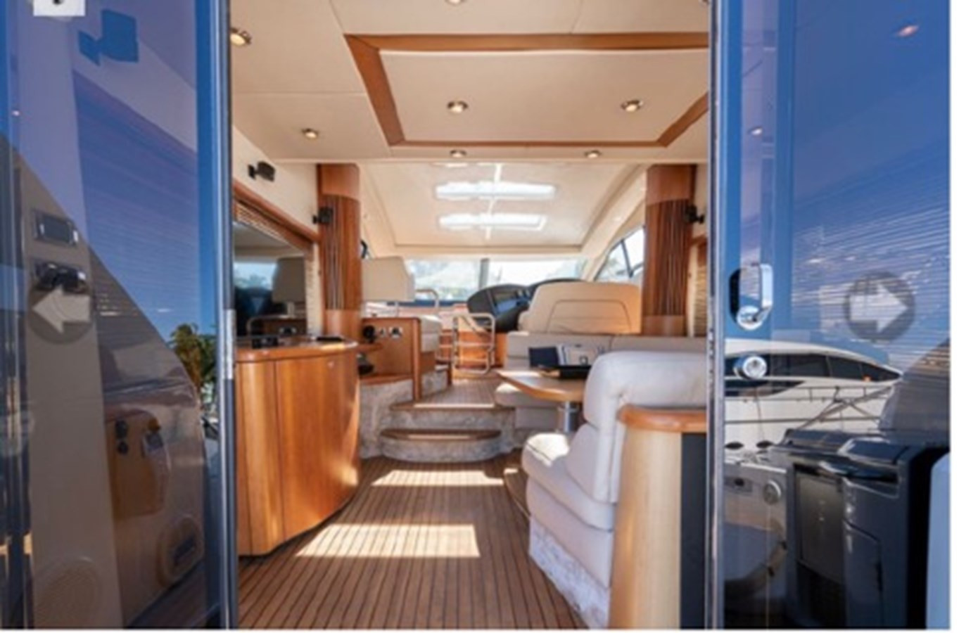 https://arconyachts.ams3.digitaloceanspaces.com/120810/conversions/large_3545060-optimize.jpg