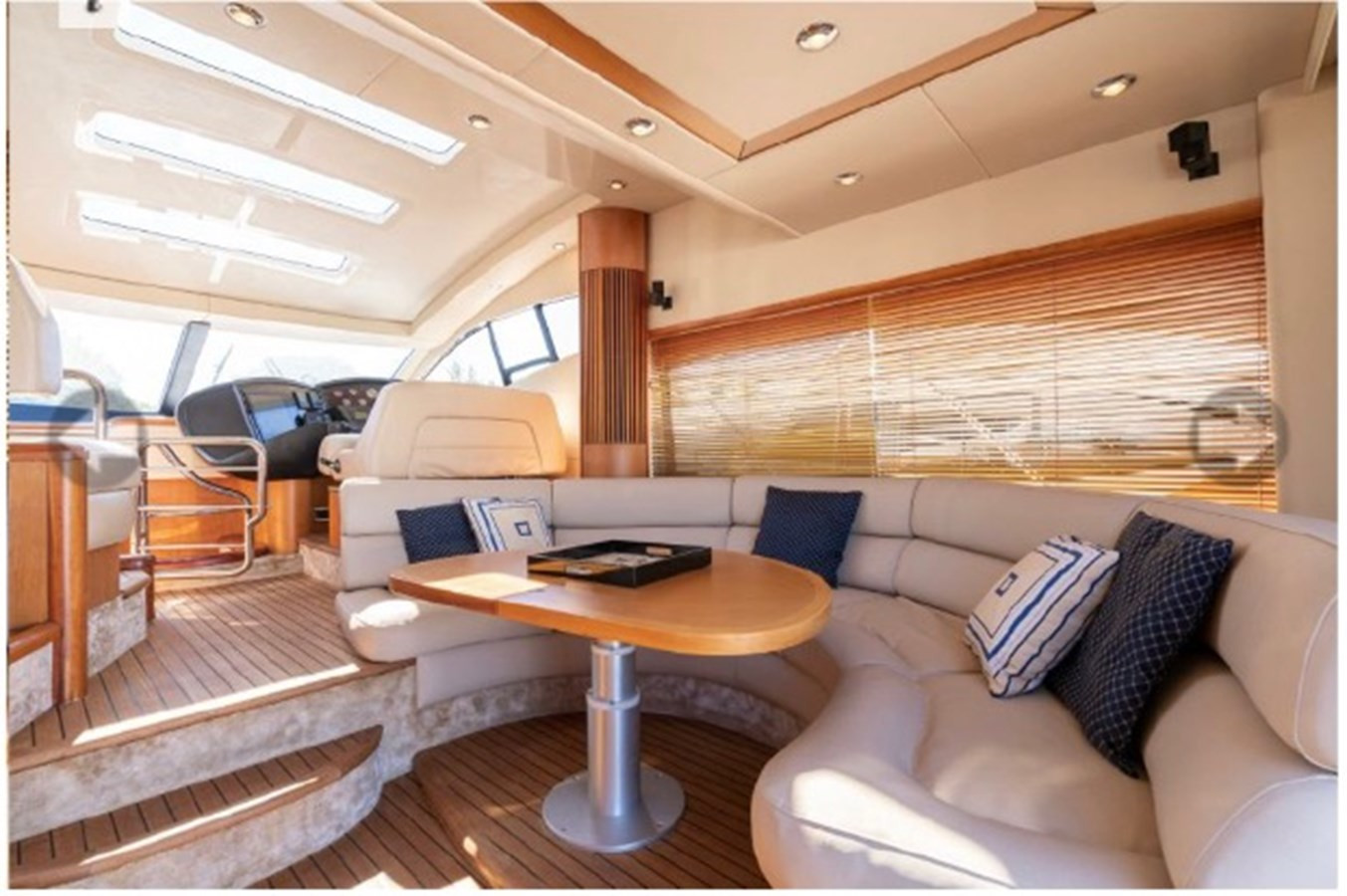 https://arconyachts.ams3.digitaloceanspaces.com/120812/conversions/large_3545061-optimize.jpg