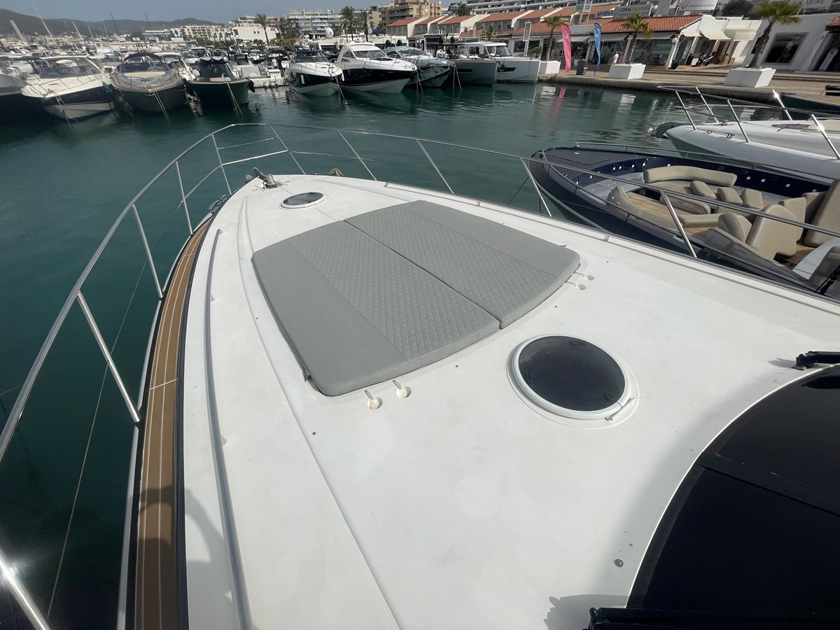 https://arconyachts.ams3.digitaloceanspaces.com/120840/conversions/large_4304532-optimize.jpg