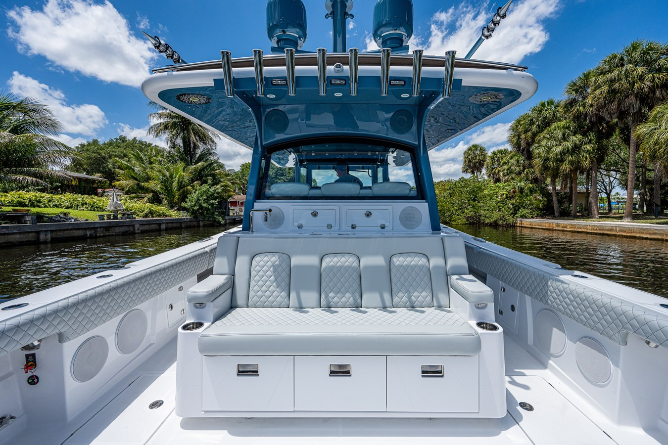 https://arconyachts.ams3.digitaloceanspaces.com/120852/conversions/large_4658306-optimize.jpg