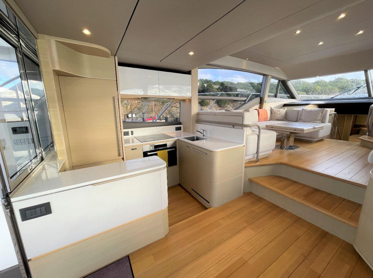 https://arconyachts.ams3.digitaloceanspaces.com/120853/conversions/large_4439283-optimize.jpg