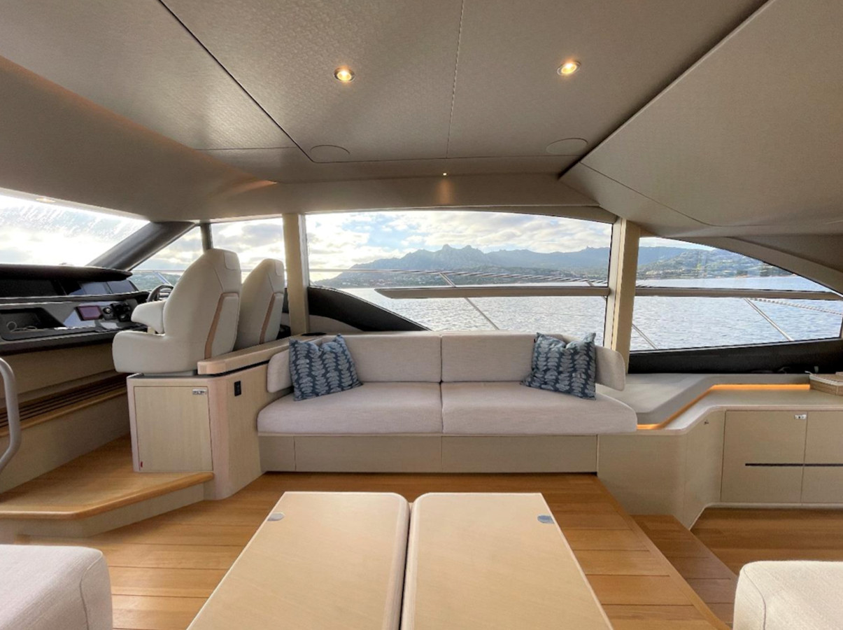 https://arconyachts.ams3.digitaloceanspaces.com/120867/conversions/large_4440367-optimize.jpg