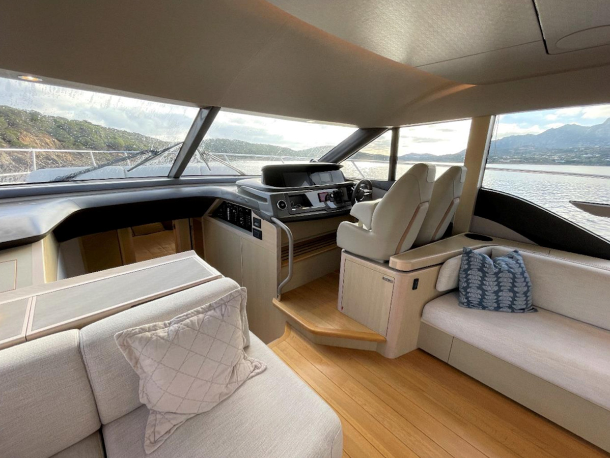 https://arconyachts.ams3.digitaloceanspaces.com/120870/conversions/large_4440368-optimize.jpg
