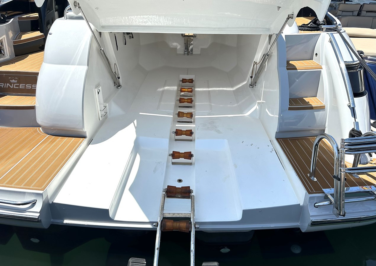 https://arconyachts.ams3.digitaloceanspaces.com/120877/conversions/large_4304560-optimize.jpg