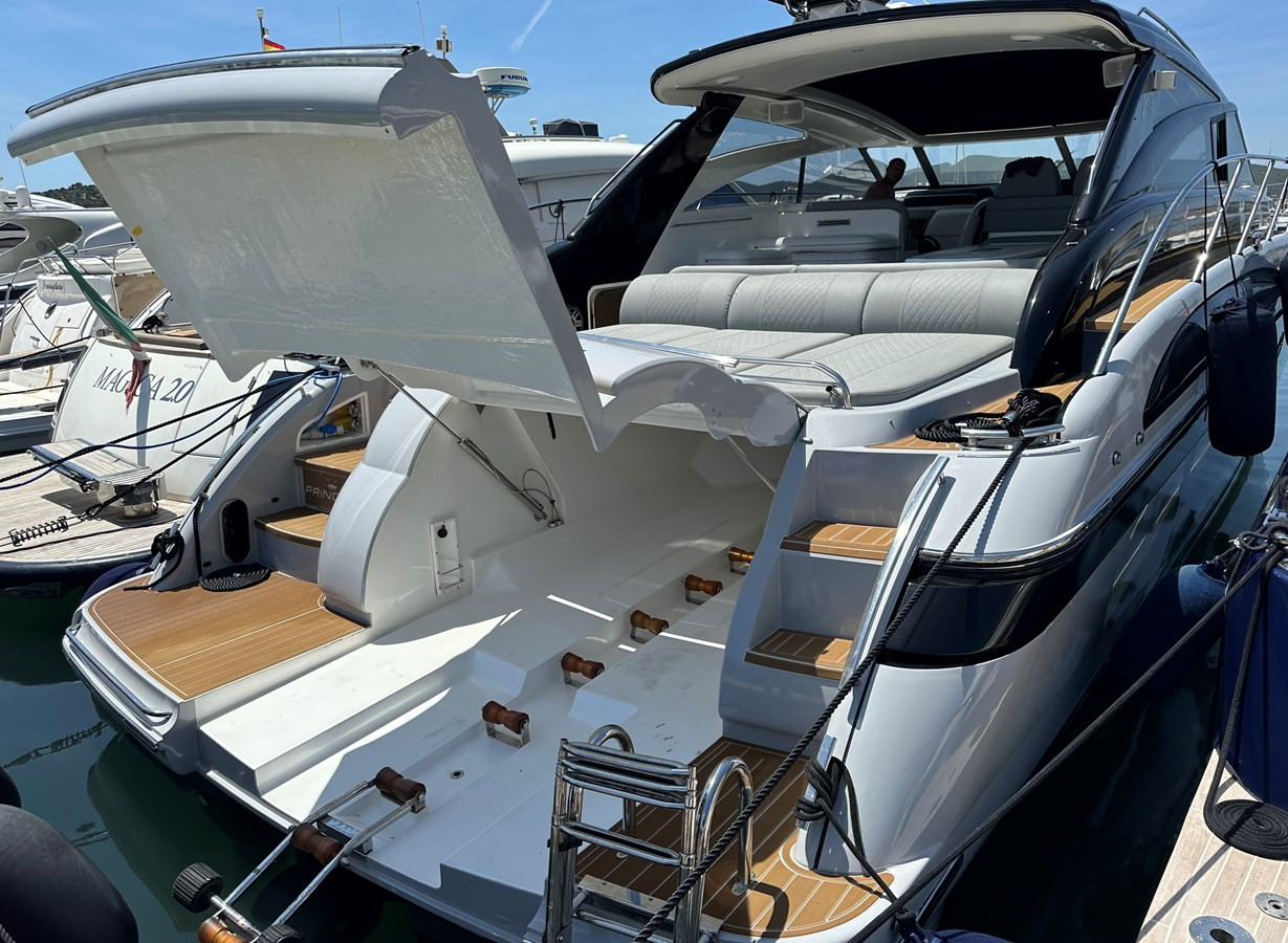 https://arconyachts.ams3.digitaloceanspaces.com/120880/conversions/large_4304561-optimize.jpg