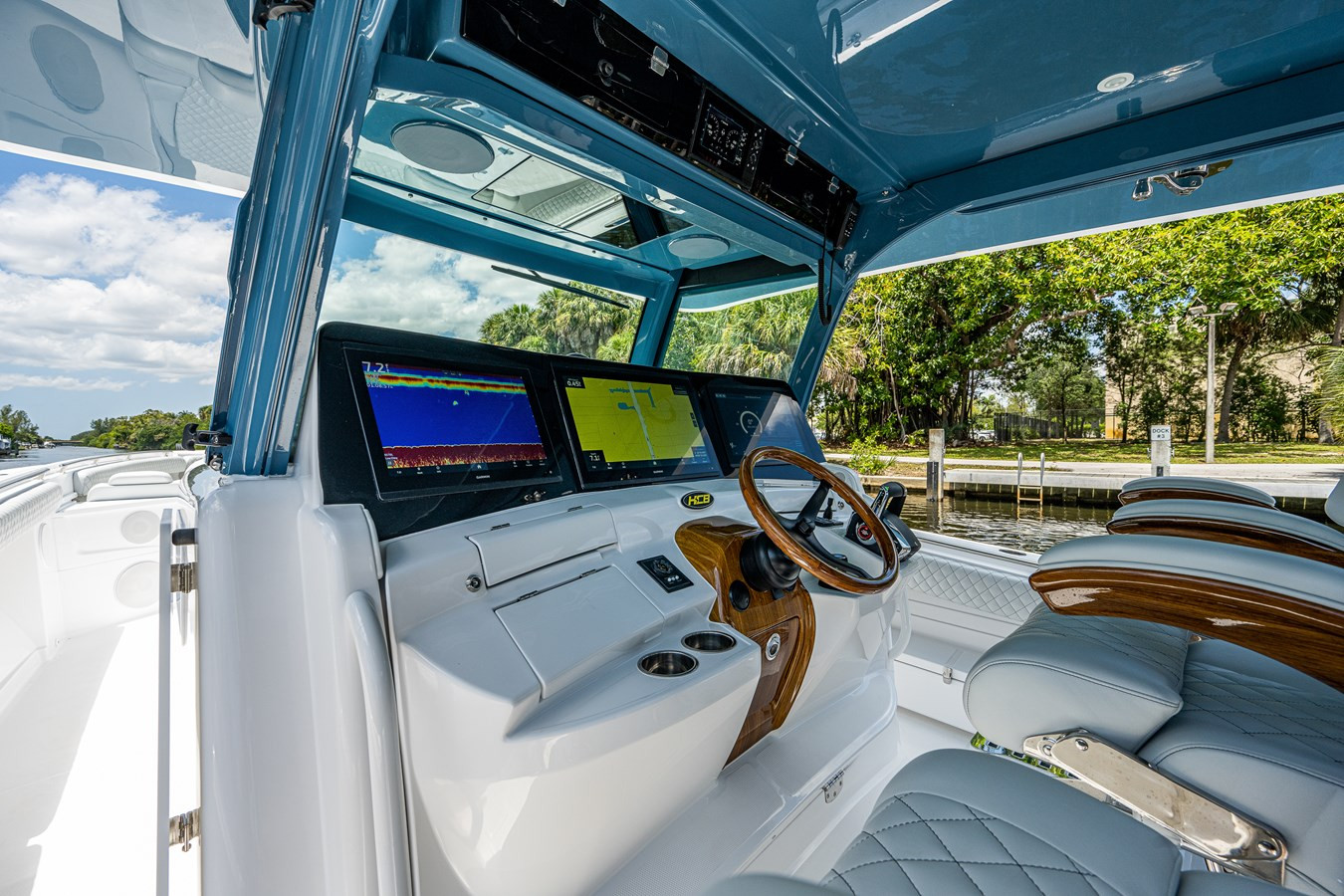 https://arconyachts.ams3.digitaloceanspaces.com/120881/conversions/large_4658317-optimize.jpg
