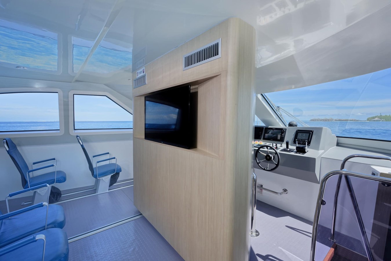 https://arconyachts.ams3.digitaloceanspaces.com/120914/conversions/large_4500405-optimize.jpg