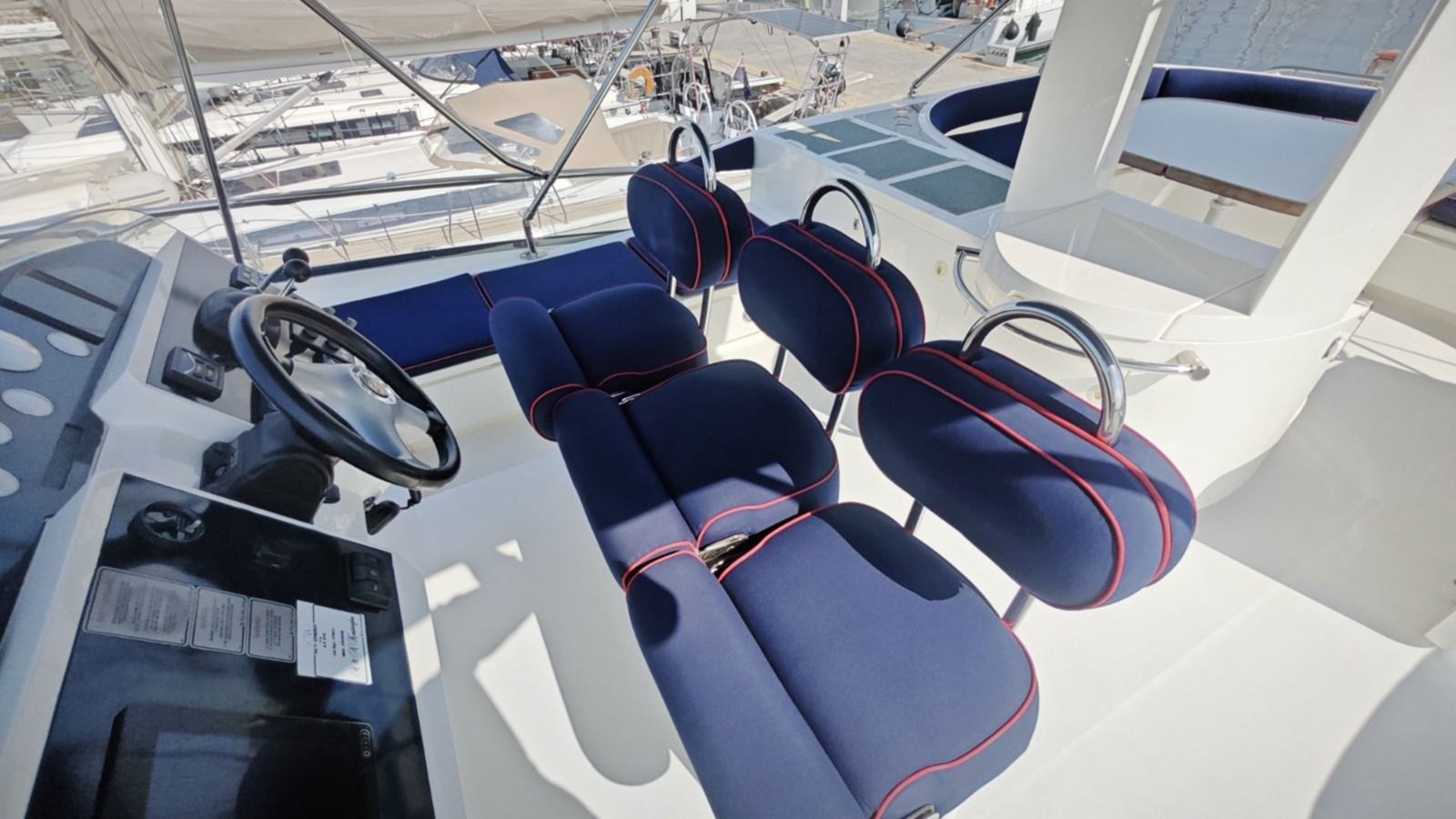 https://arconyachts.ams3.digitaloceanspaces.com/120945/conversions/large_4855876-optimize.jpg
