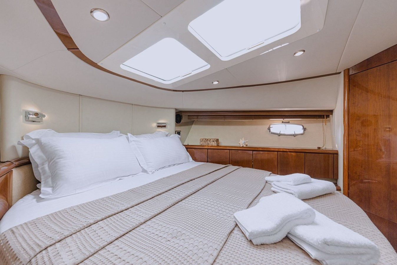 https://arconyachts.ams3.digitaloceanspaces.com/120972/conversions/large_4855890-optimize.jpg