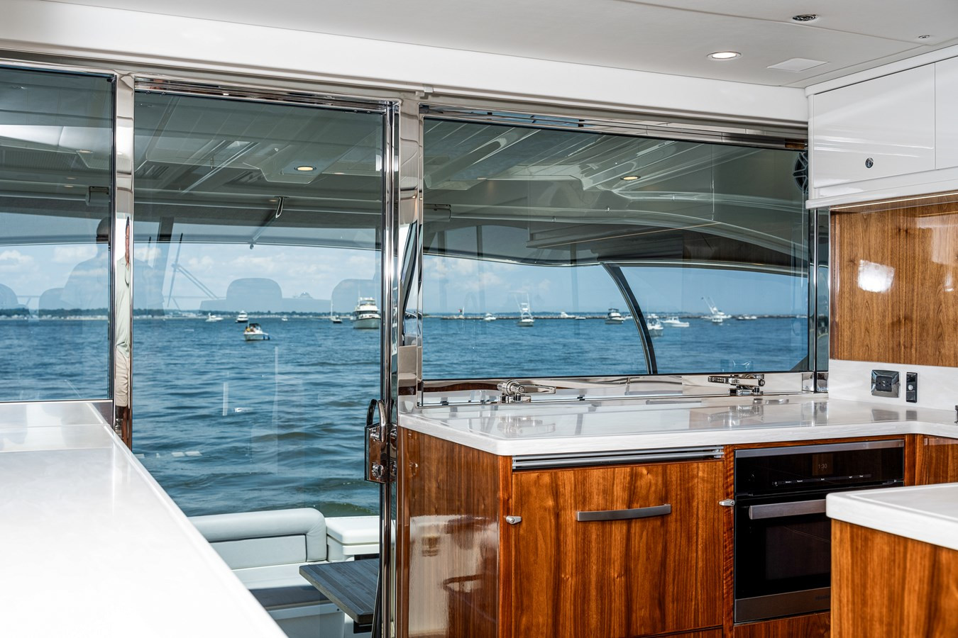 https://arconyachts.ams3.digitaloceanspaces.com/121009/conversions/large_4425456-optimize.jpg