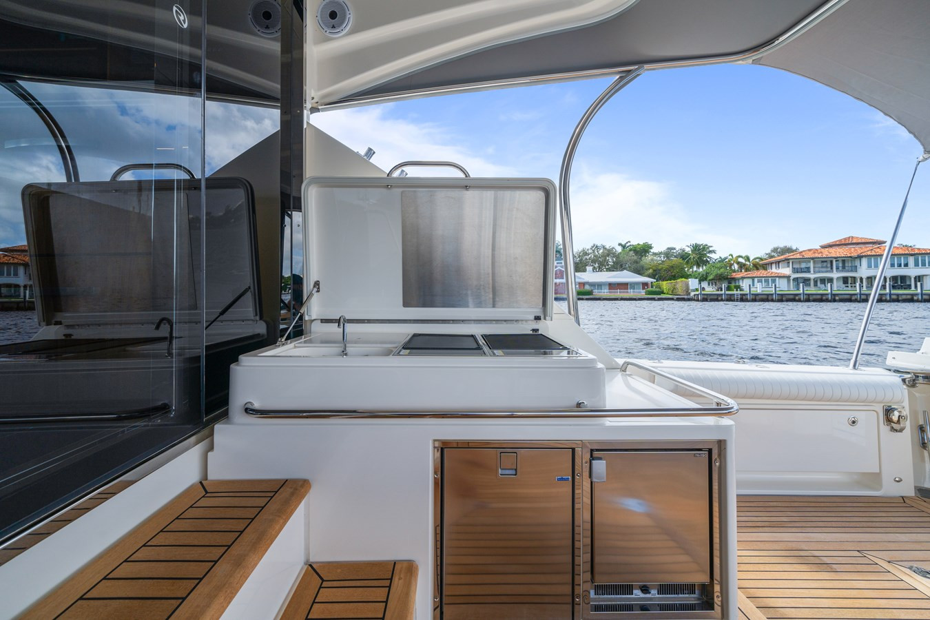 https://arconyachts.ams3.digitaloceanspaces.com/121077/conversions/large_4440930-optimize.jpg
