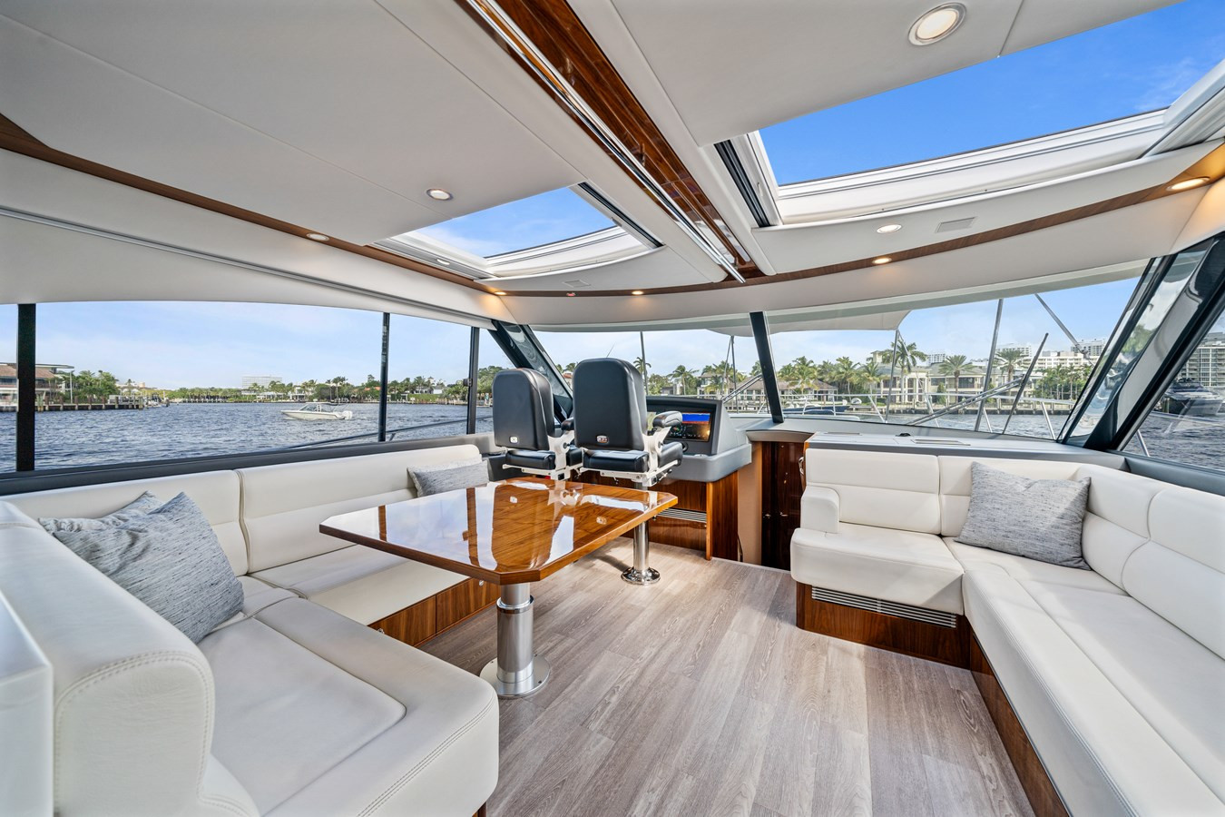 https://arconyachts.ams3.digitaloceanspaces.com/121098/conversions/large_4440950-optimize.jpg