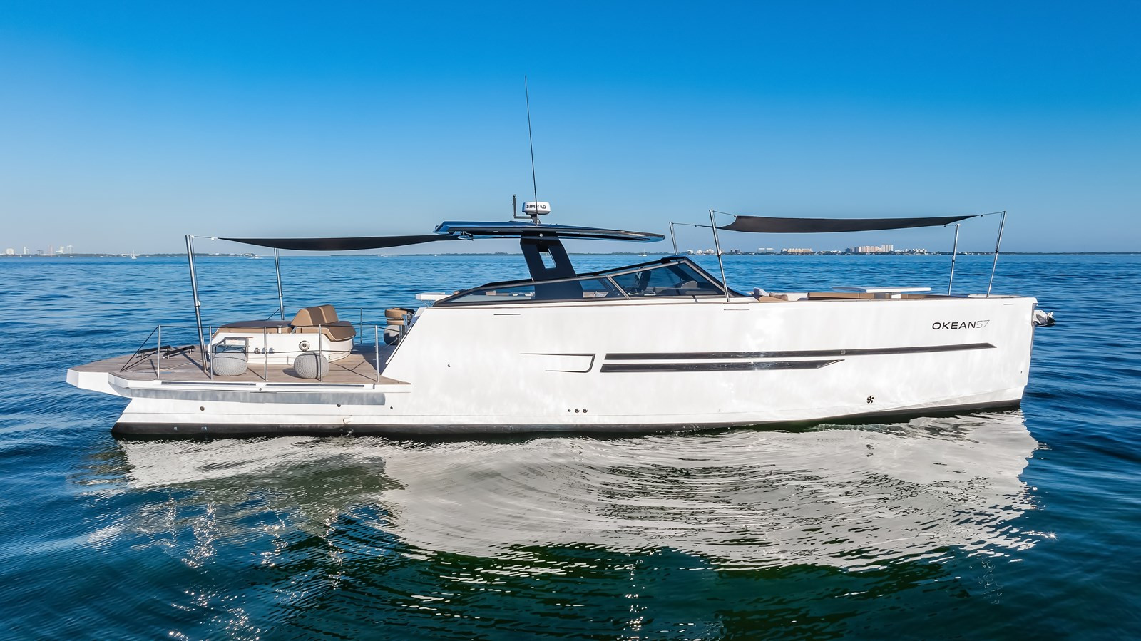 https://arconyachts.ams3.digitaloceanspaces.com/121110/conversions/large_4512941-optimize.jpg