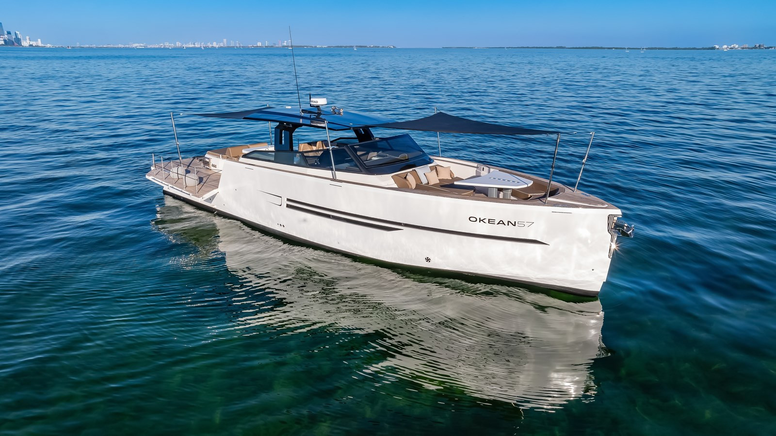 https://arconyachts.ams3.digitaloceanspaces.com/121113/conversions/large_4512942-optimize.jpg