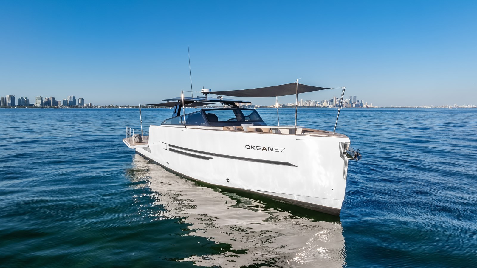 https://arconyachts.ams3.digitaloceanspaces.com/121115/conversions/large_4512943-optimize.jpg