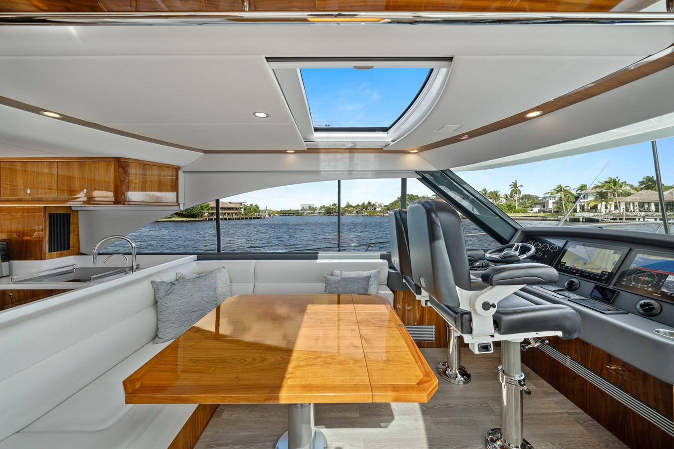 https://arconyachts.ams3.digitaloceanspaces.com/121116/conversions/large_4440956-optimize.jpg