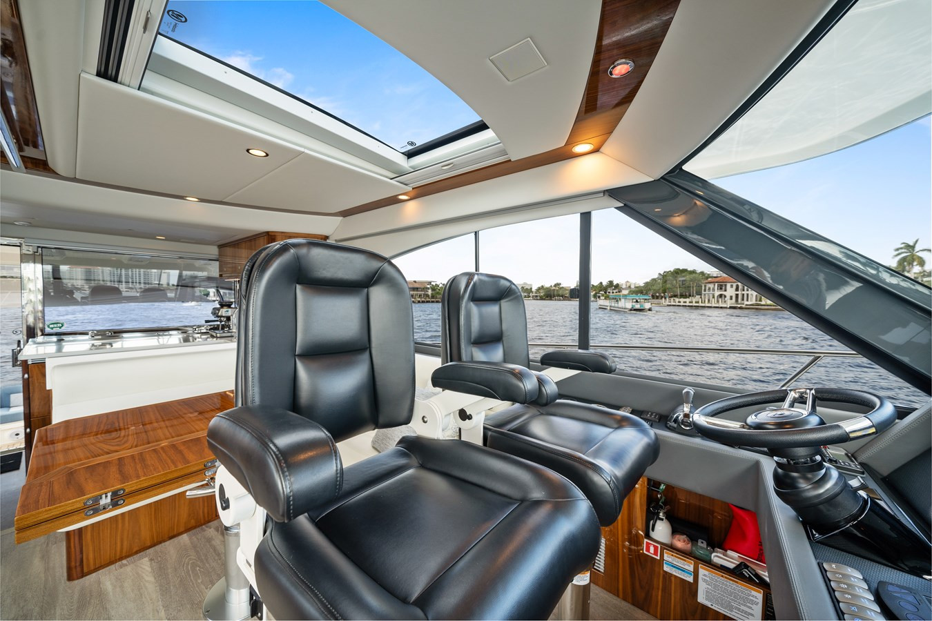 https://arconyachts.ams3.digitaloceanspaces.com/121122/conversions/large_4440958-optimize.jpg