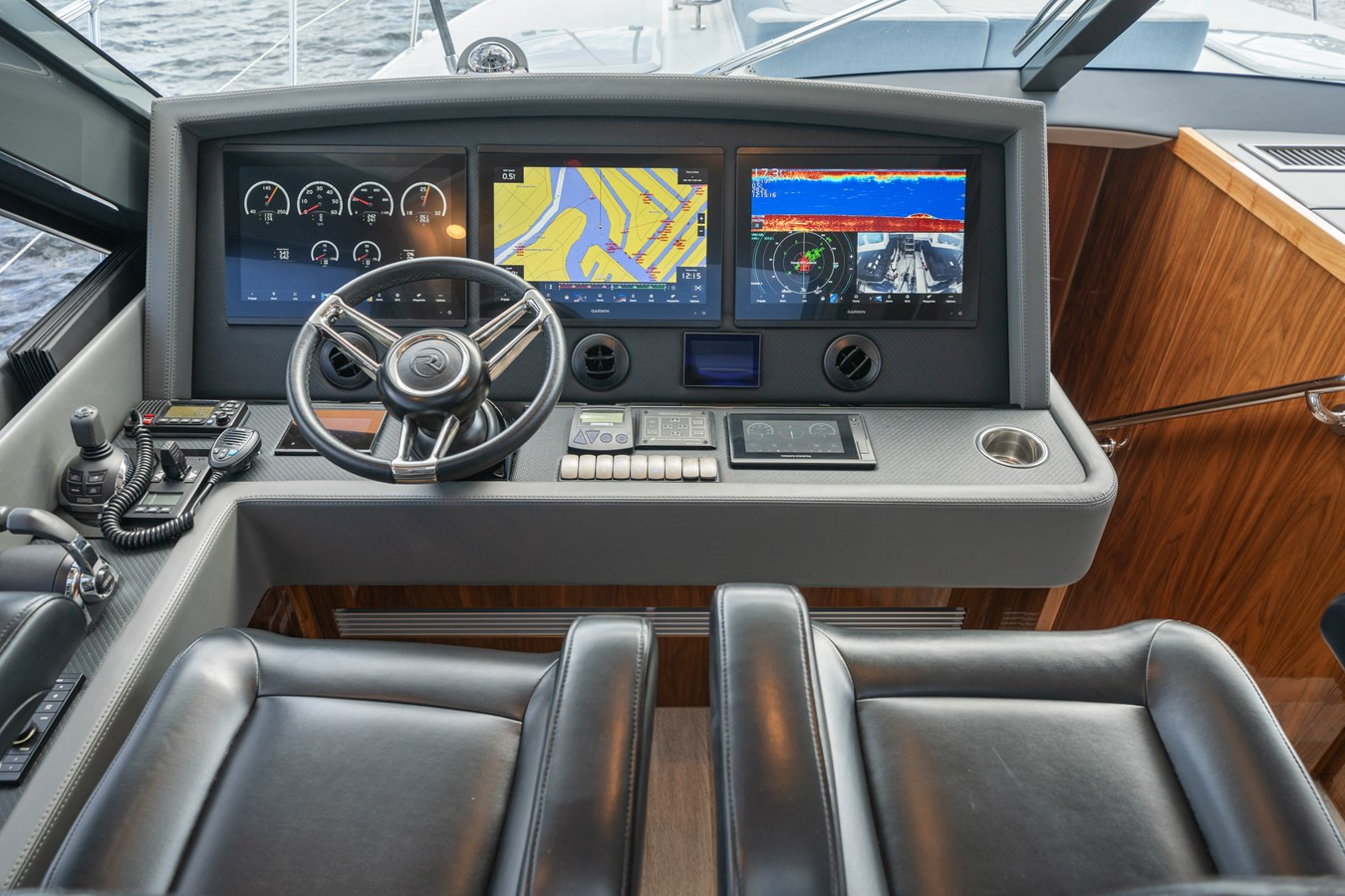 https://arconyachts.ams3.digitaloceanspaces.com/121125/conversions/large_4440964-optimize.jpg