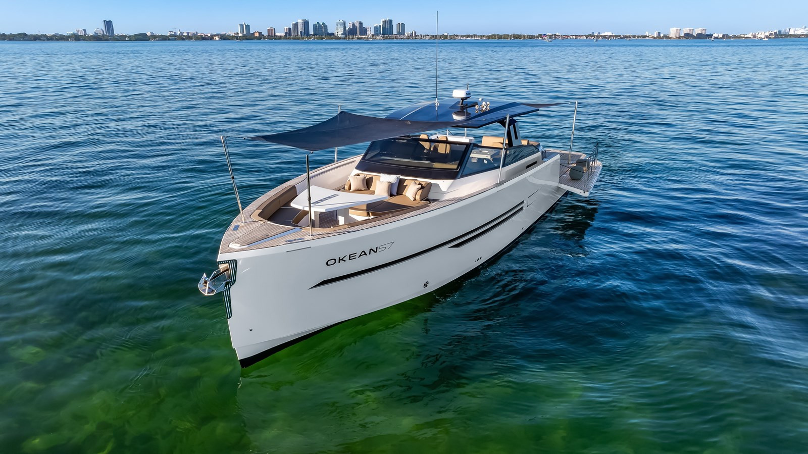 https://arconyachts.ams3.digitaloceanspaces.com/121137/conversions/large_4512951-optimize.jpg