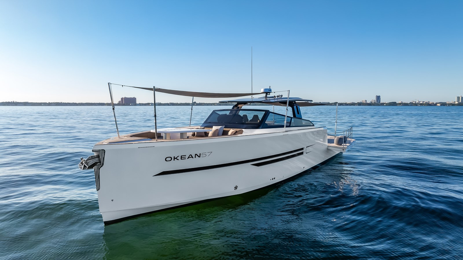 https://arconyachts.ams3.digitaloceanspaces.com/121139/conversions/large_4512952-optimize.jpg