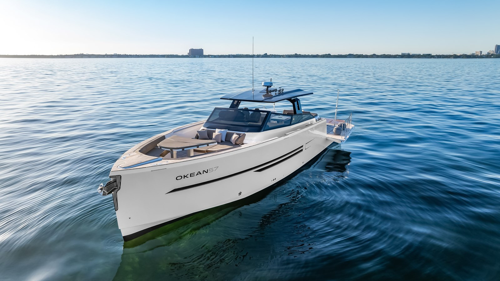 https://arconyachts.ams3.digitaloceanspaces.com/121141/conversions/large_4512953-optimize.jpg