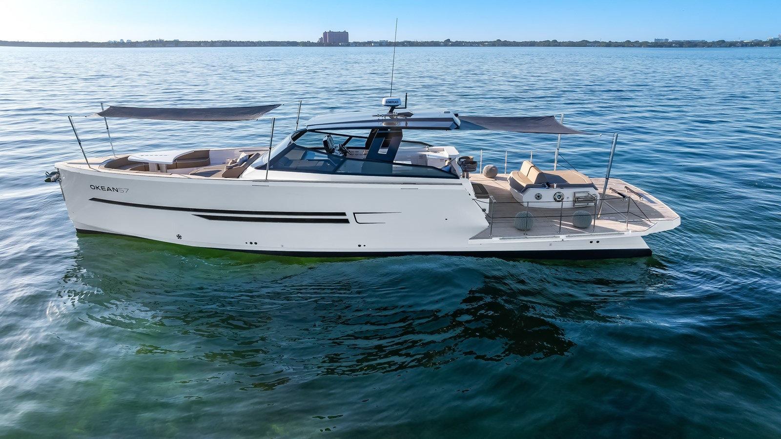 https://arconyachts.ams3.digitaloceanspaces.com/121149/conversions/large_4512956-optimize.jpg
