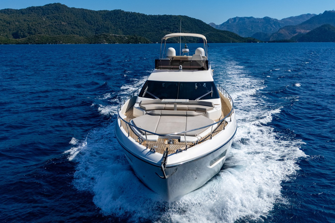 https://arconyachts.ams3.digitaloceanspaces.com/121165/conversions/large_4710904-optimize.jpg