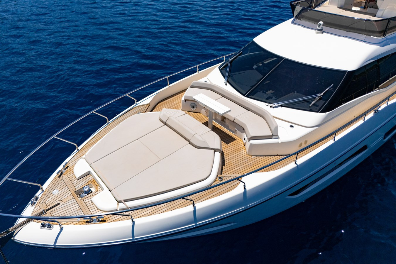 https://arconyachts.ams3.digitaloceanspaces.com/121183/conversions/large_4710920-optimize.jpg