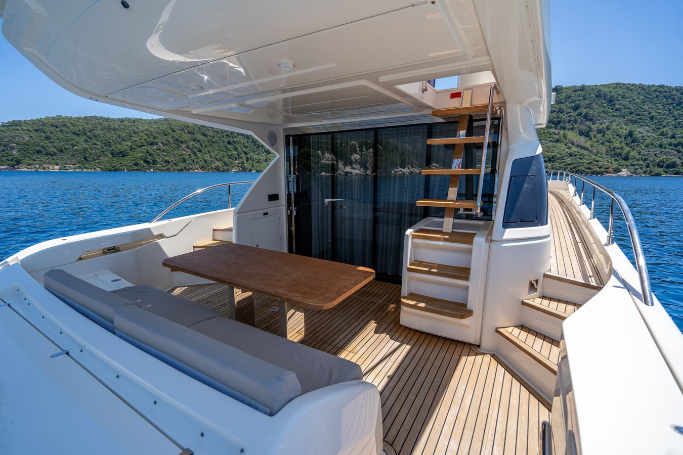 https://arconyachts.ams3.digitaloceanspaces.com/121198/conversions/large_4710914-optimize.jpg