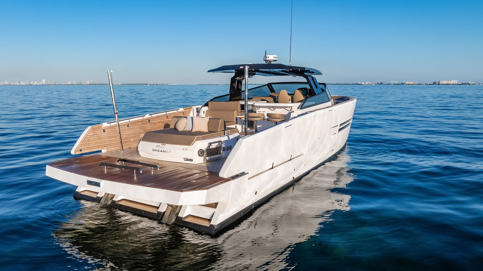 https://arconyachts.ams3.digitaloceanspaces.com/121215/conversions/large_4512977-optimize.jpg