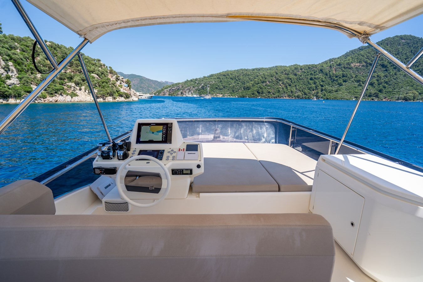 https://arconyachts.ams3.digitaloceanspaces.com/121219/conversions/large_4710918-optimize.jpg