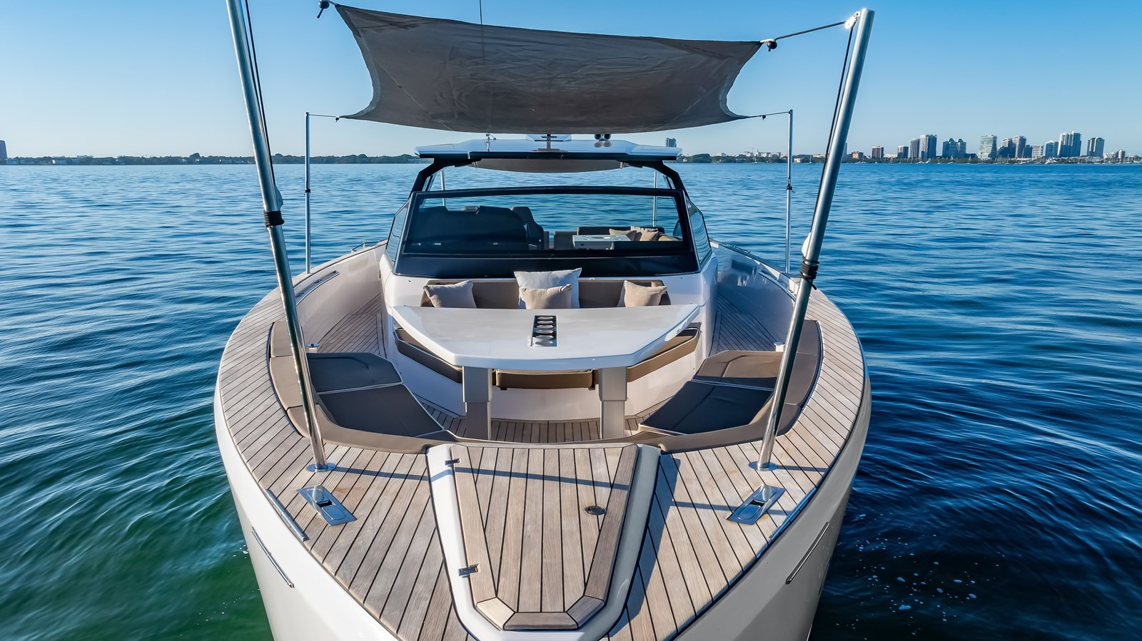 https://arconyachts.ams3.digitaloceanspaces.com/121227/conversions/large_4512981-optimize.jpg