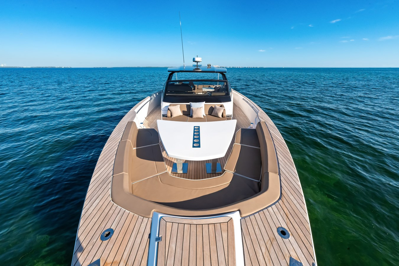 https://arconyachts.ams3.digitaloceanspaces.com/121233/conversions/large_4512983-optimize.jpg