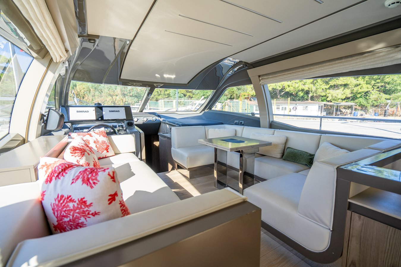https://arconyachts.ams3.digitaloceanspaces.com/121237/conversions/large_4710927-optimize.jpg