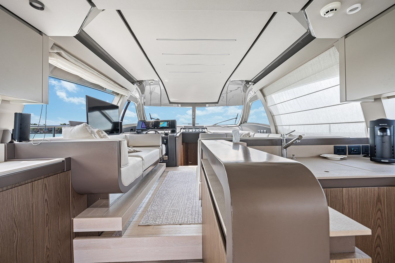 https://arconyachts.ams3.digitaloceanspaces.com/121244/conversions/large_4626508-optimize.jpg