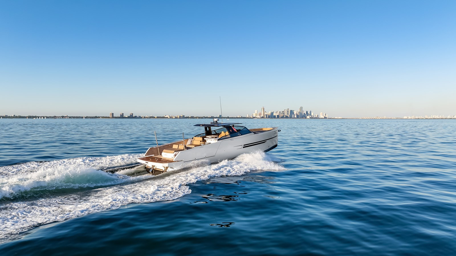 https://arconyachts.ams3.digitaloceanspaces.com/121251/conversions/large_4512989-optimize.jpg