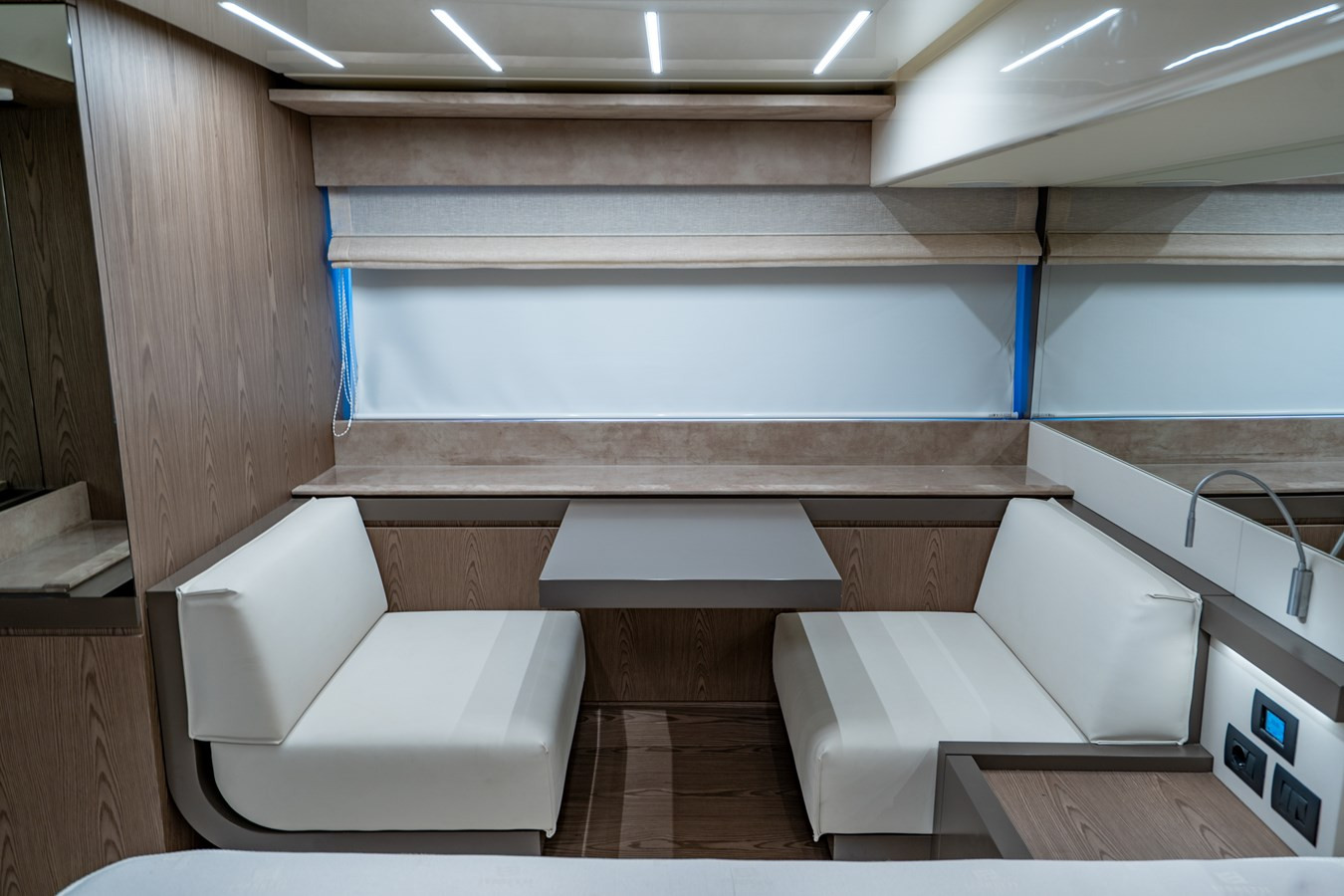 https://arconyachts.ams3.digitaloceanspaces.com/121252/conversions/large_4710931-optimize.jpg