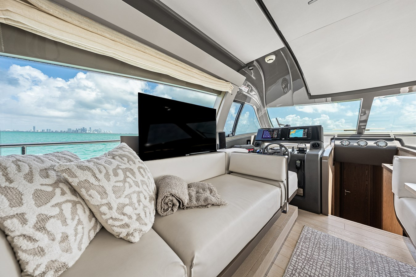 https://arconyachts.ams3.digitaloceanspaces.com/121253/conversions/large_4626511-optimize.jpg