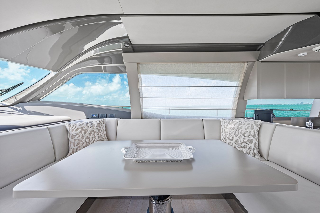 https://arconyachts.ams3.digitaloceanspaces.com/121256/conversions/large_4626512-optimize.jpg