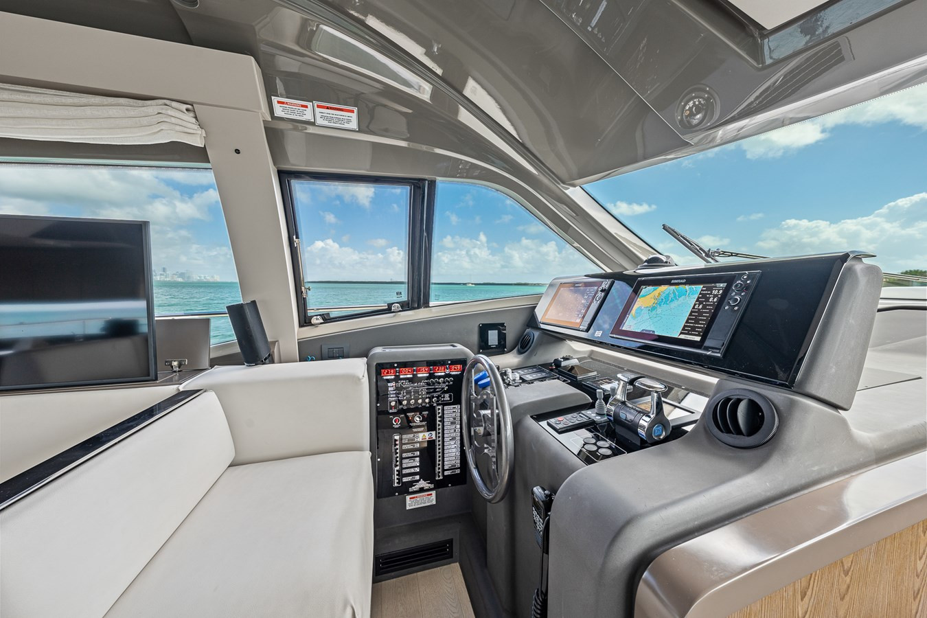 https://arconyachts.ams3.digitaloceanspaces.com/121259/conversions/large_4626513-optimize.jpg