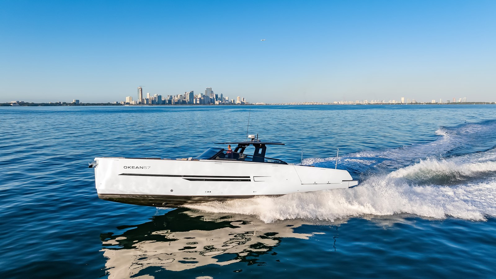 https://arconyachts.ams3.digitaloceanspaces.com/121260/conversions/large_4512992-optimize.jpg