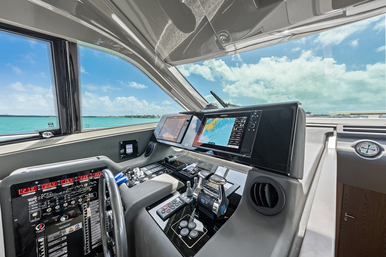 https://arconyachts.ams3.digitaloceanspaces.com/121262/conversions/large_4626514-optimize.jpg