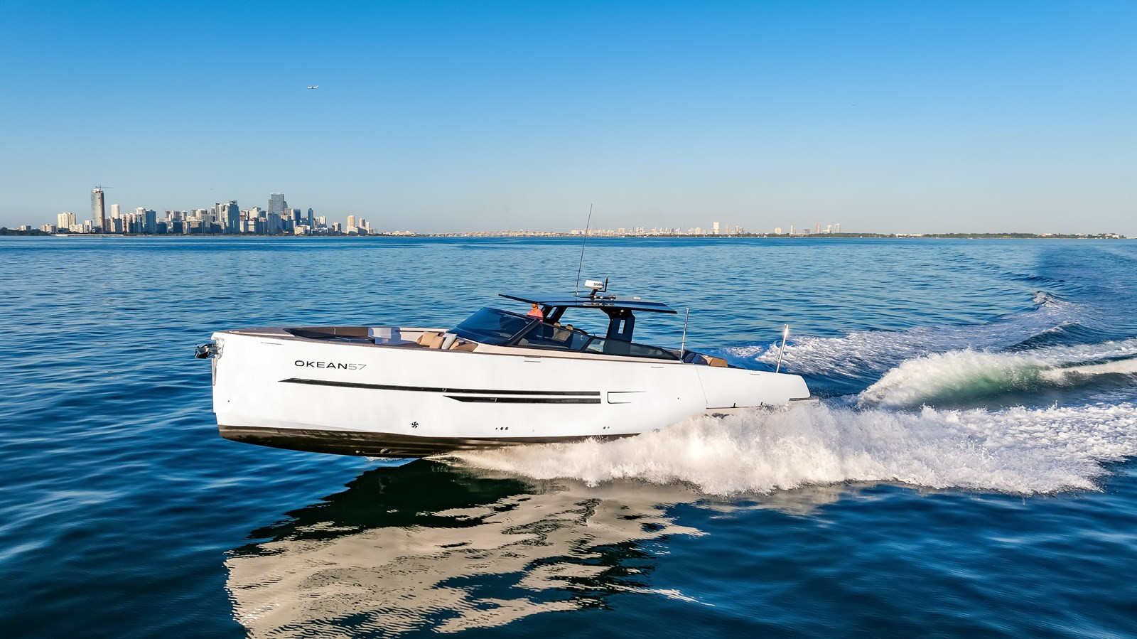 https://arconyachts.ams3.digitaloceanspaces.com/121263/conversions/large_4512993-optimize.jpg